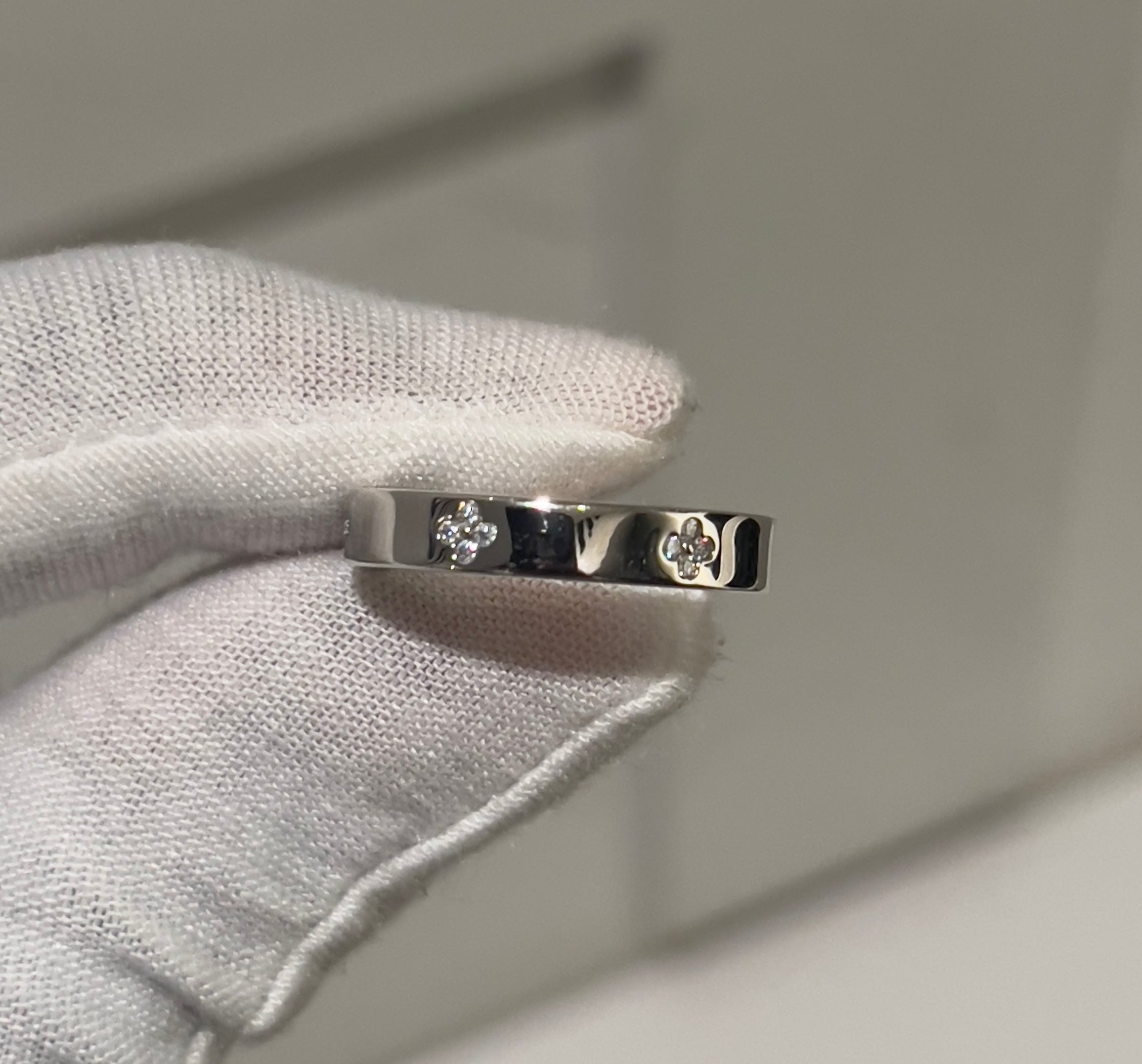 Sterling Silver Clover Moissanite Ring